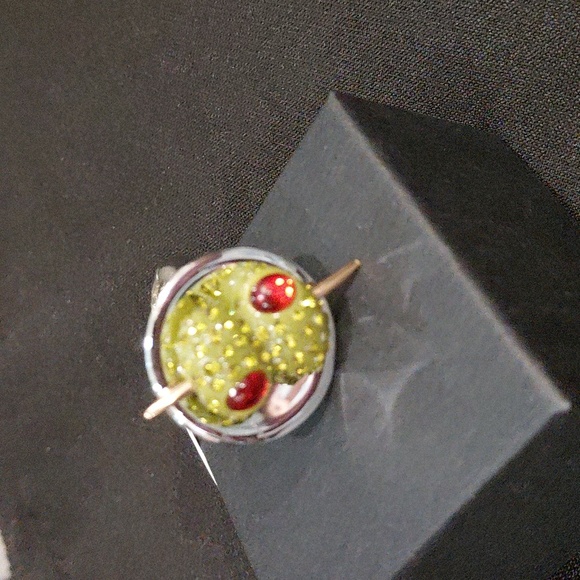 BETSEY JOHNSON OLIVE STRETCH RING - Picture 6 of 6